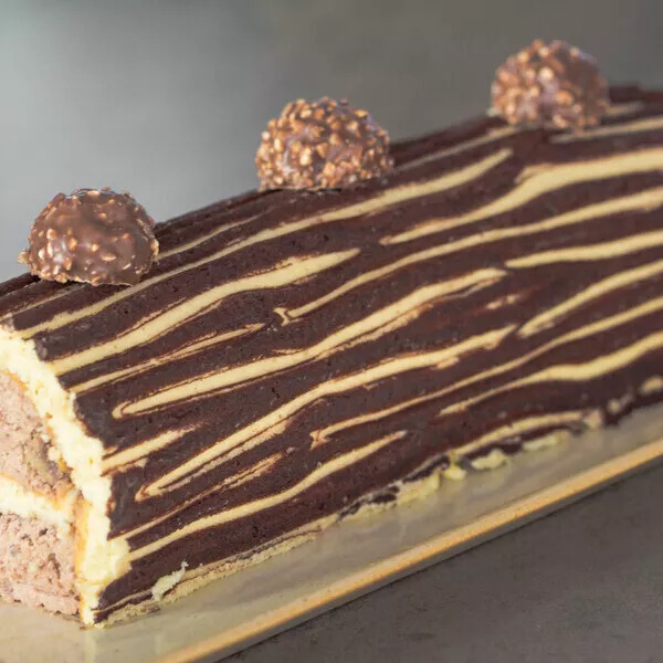 Bûche chocolat praliné Ferrero® Rochers (ganache montée + généreuse)