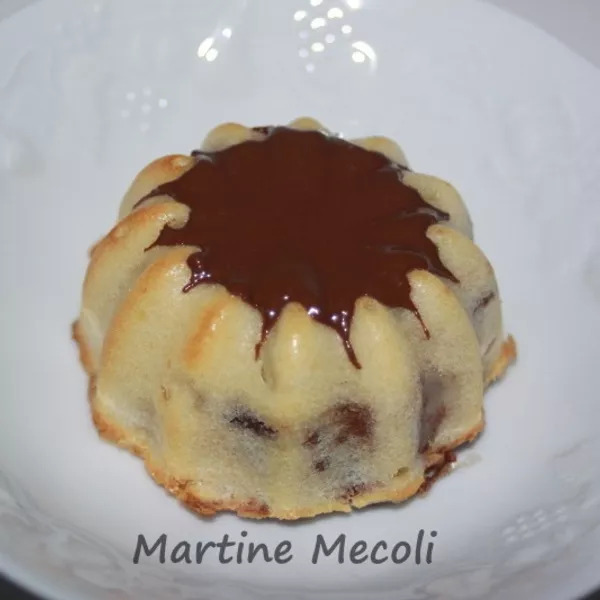 Volcans marbrés à la poire et leur sauce chocolat
