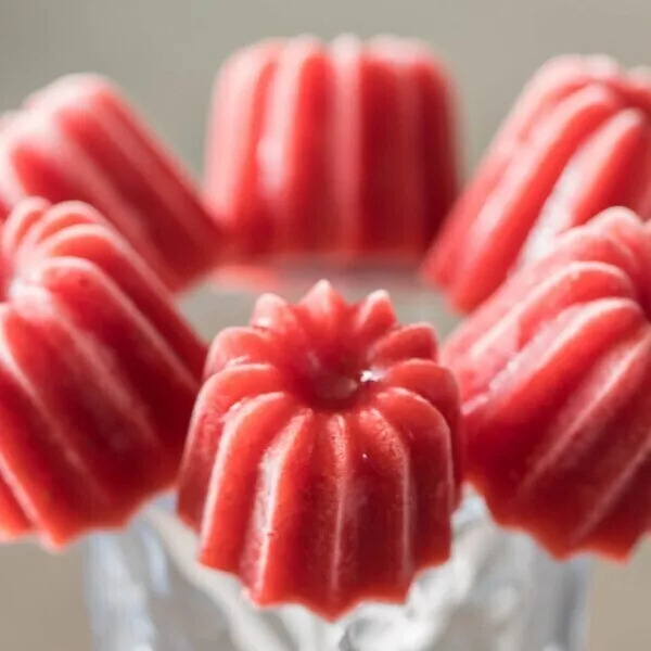 Glace à l'eau aux fraises sans Cook'in (mini-cannelés)