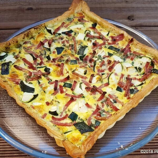 Quiche carrée aux courgettes et bacon