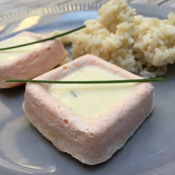 Mousse de saumon sauce citronnée