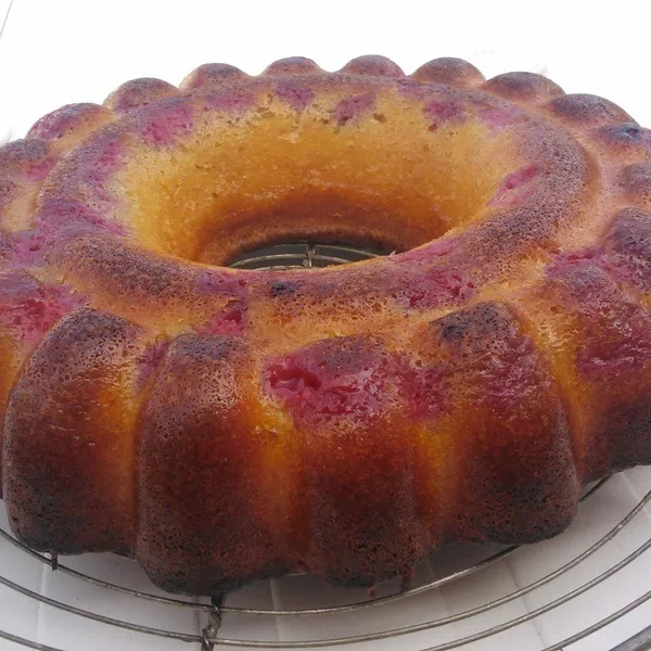 Gâteau au yaourt, chocolat blanc et framboises