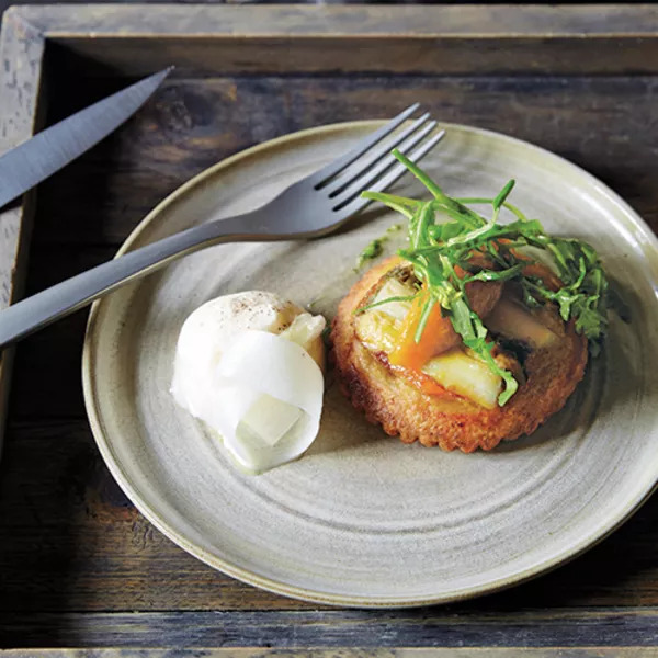Tatin d'asperges et pistou de roquette