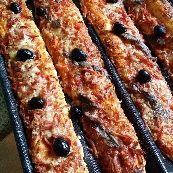 Pizzas baguettes (pâte pour 8)
