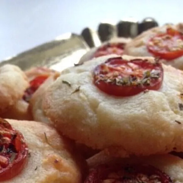 Sablés au parmesan et tomates cerises