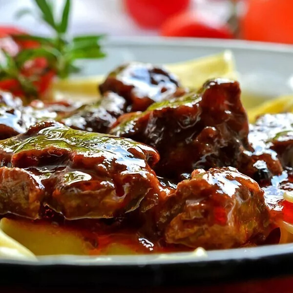 Goulash hongrois et ses tagliatelles