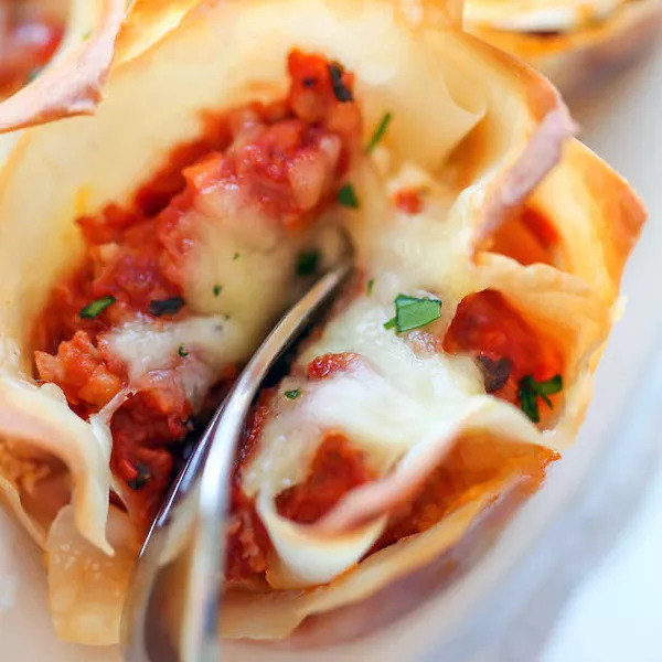 { Mini-cups de lasagnes apéritives }