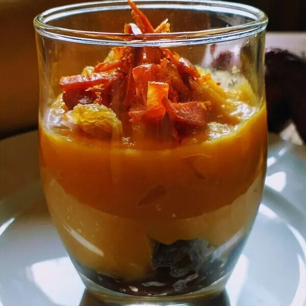 Crème de Butternut et son confit d'oignons rouges